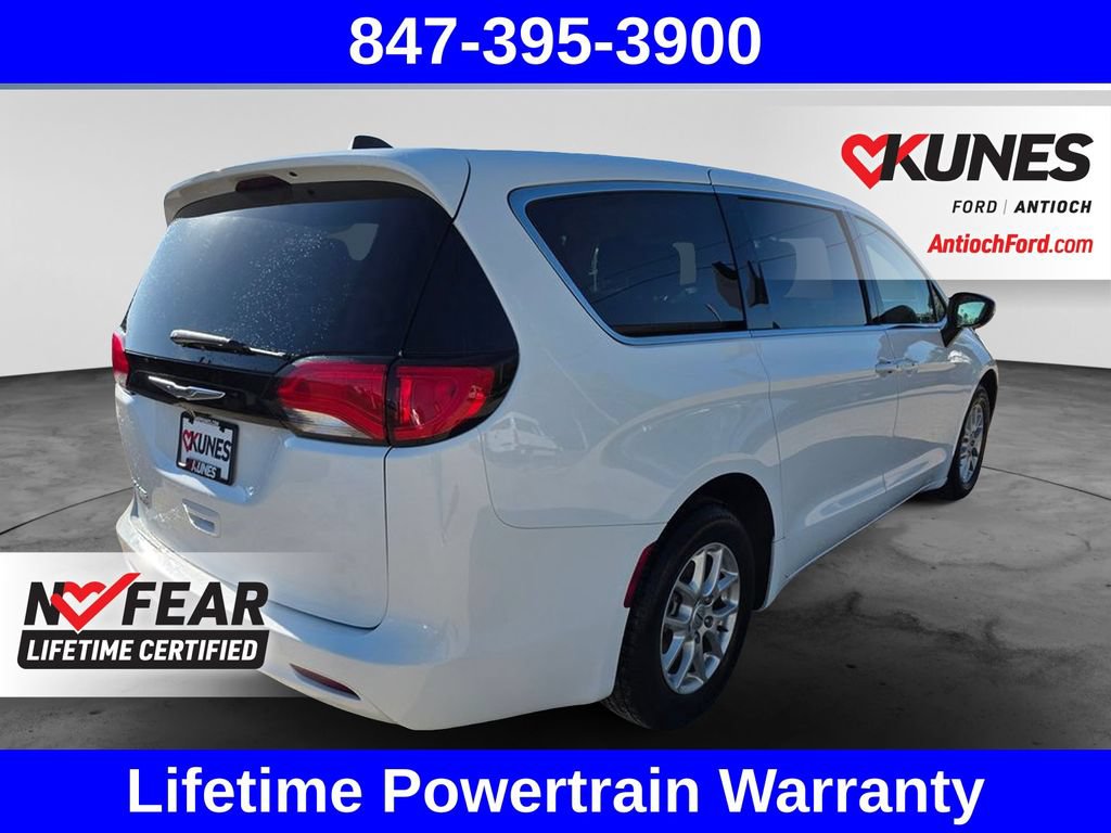Used 2023 Chrysler Voyager LX FWD image 10