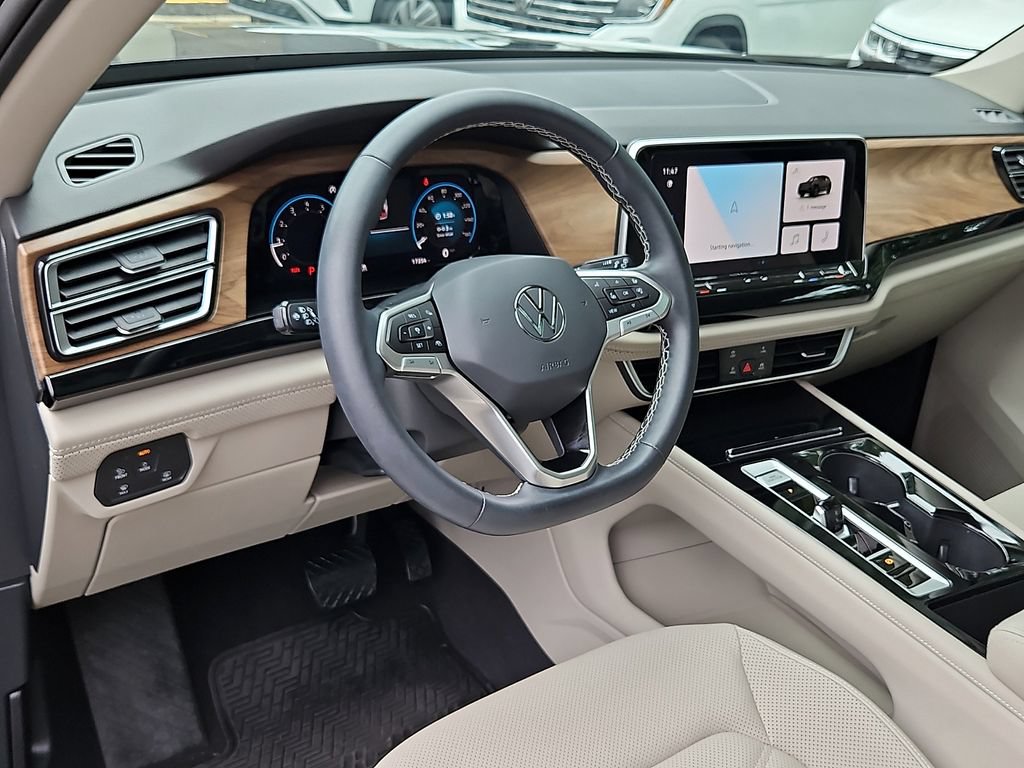 Certified 2024 Volkswagen Atlas SE w/ Panoramic Sunroof Package AWD/4WD image 28