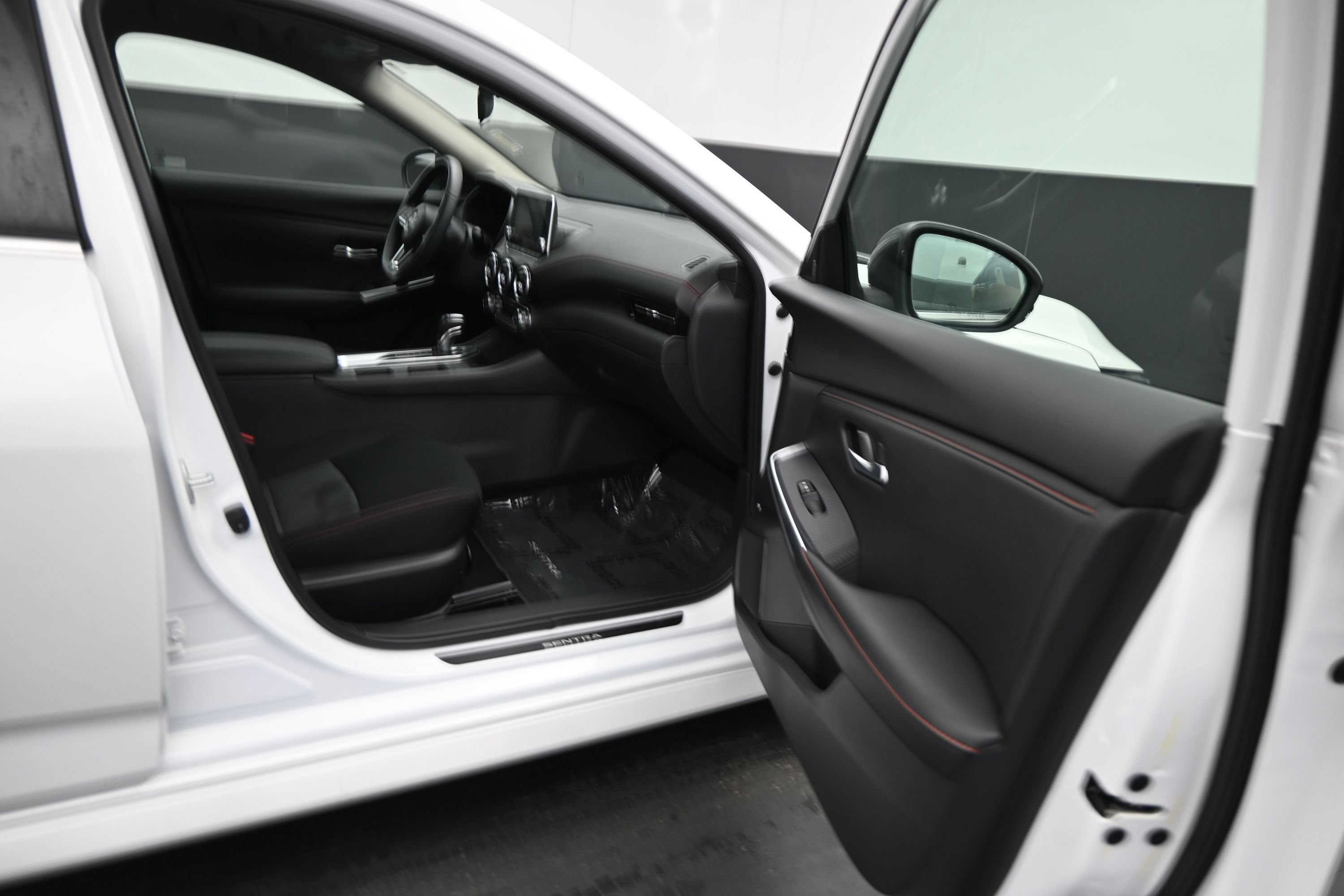 Used 2024 Nissan Sentra SR FWD image 12