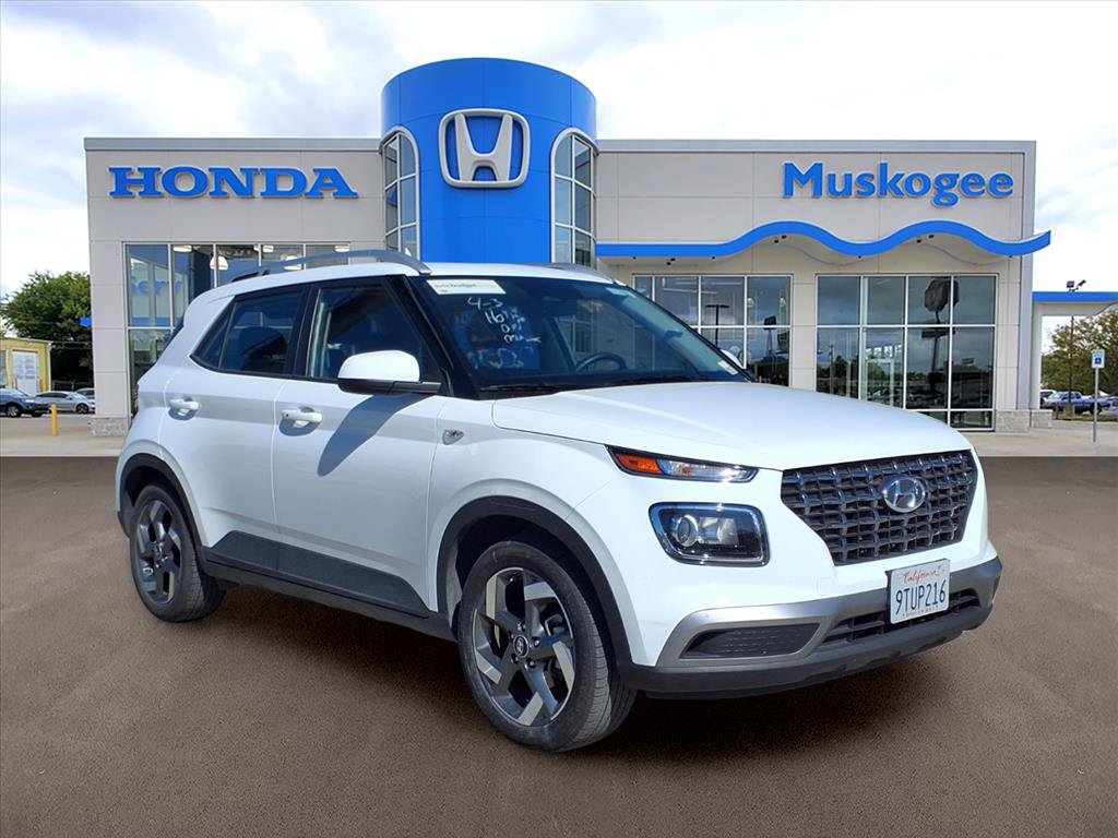 Used 2025 Hyundai Venue SEL image 1
