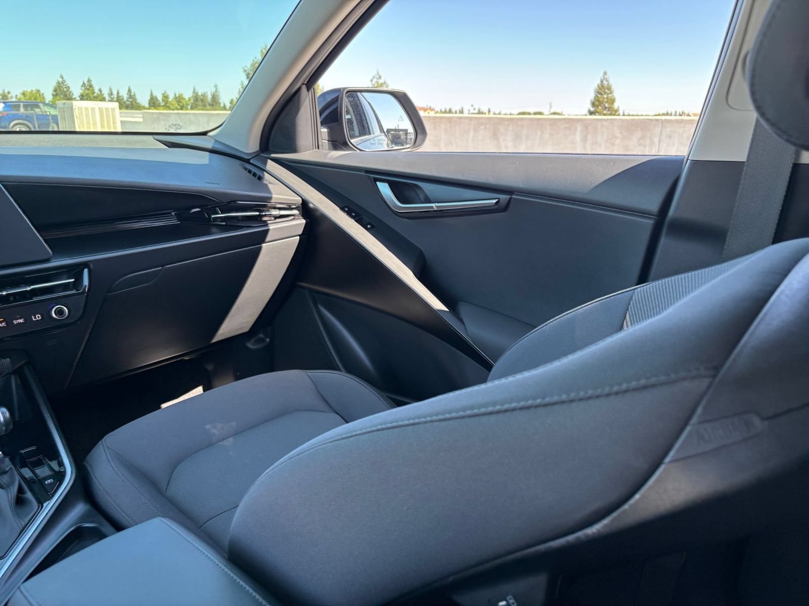 Used 2026 Kia Niro LX FWD image 33