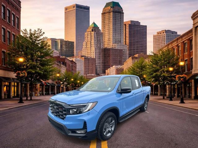 Used 2025 Honda Ridgeline TrailSport image 3