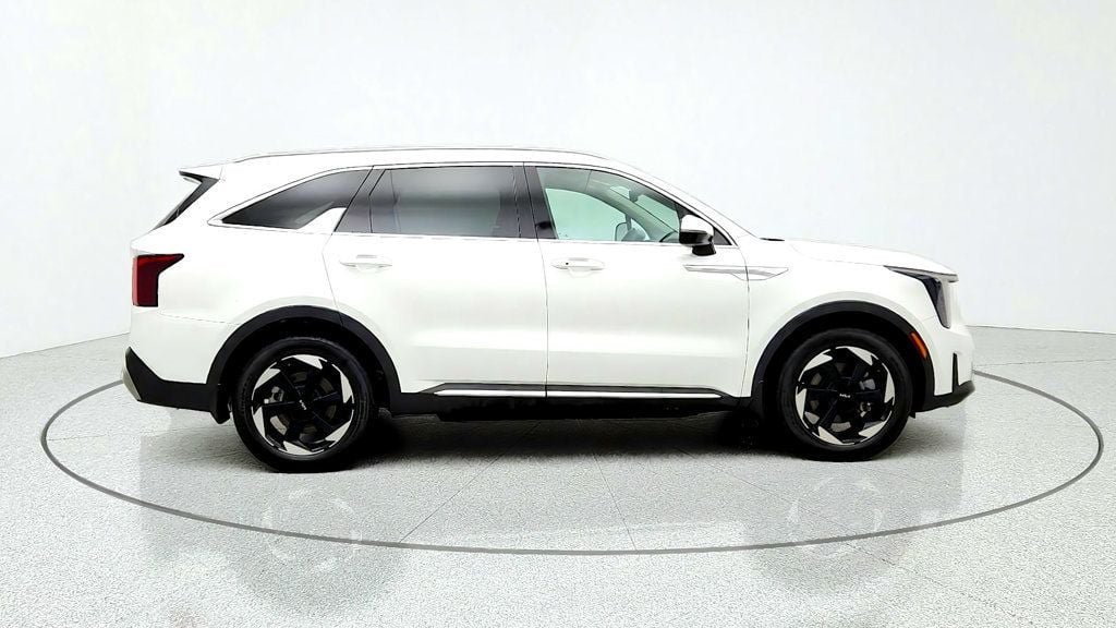 Used 2025 Kia Sorento EX AWD/4WD image 4