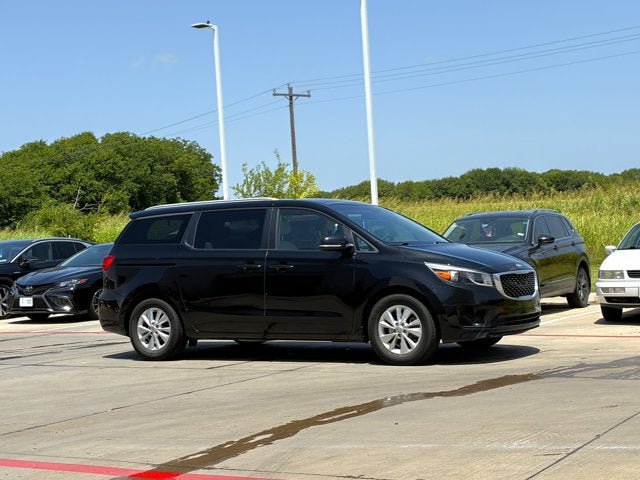 Used 2016 Kia Sedona LX w/ Option Group 020 FWD image 6