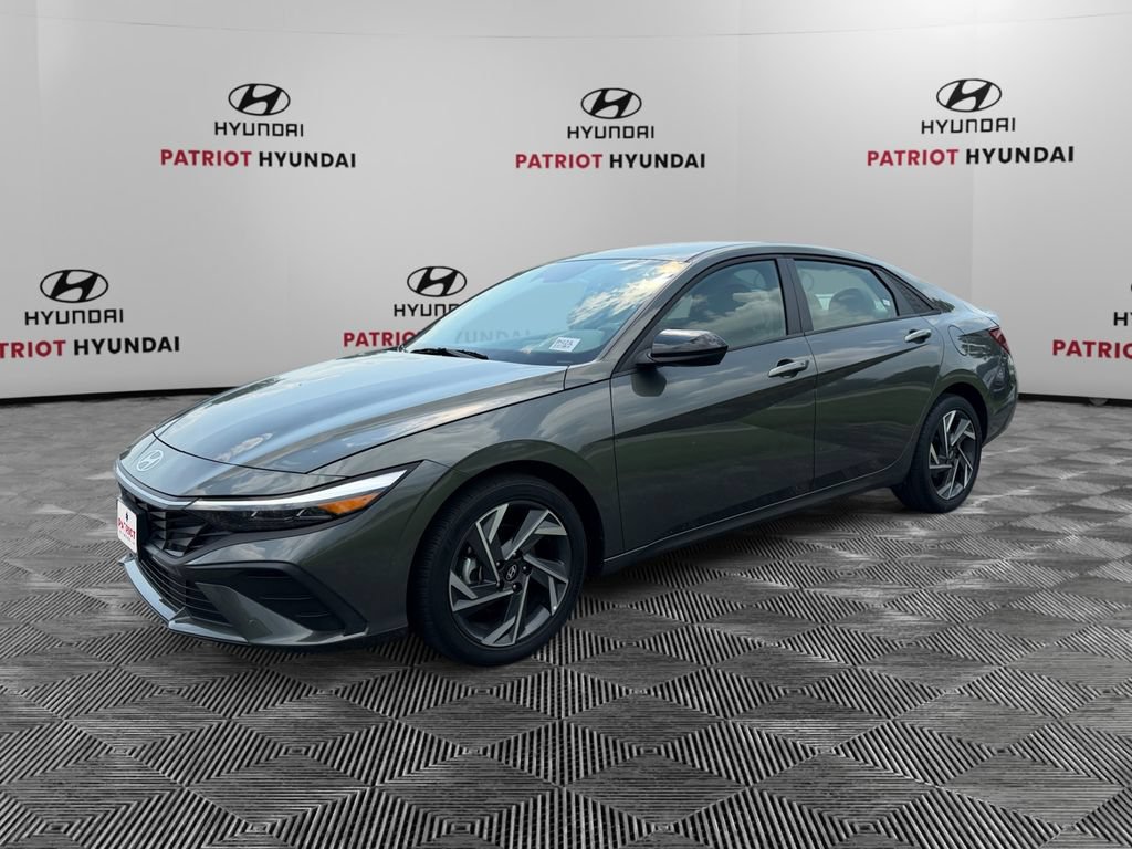 Used 2025 Hyundai Elantra Sport FWD image 7