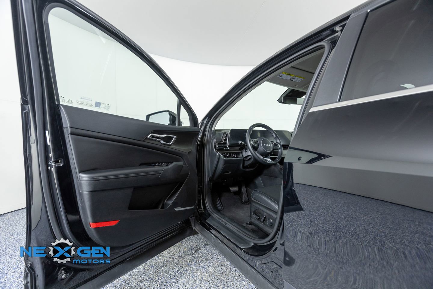 Used 2024 Kia Sportage EX image 9