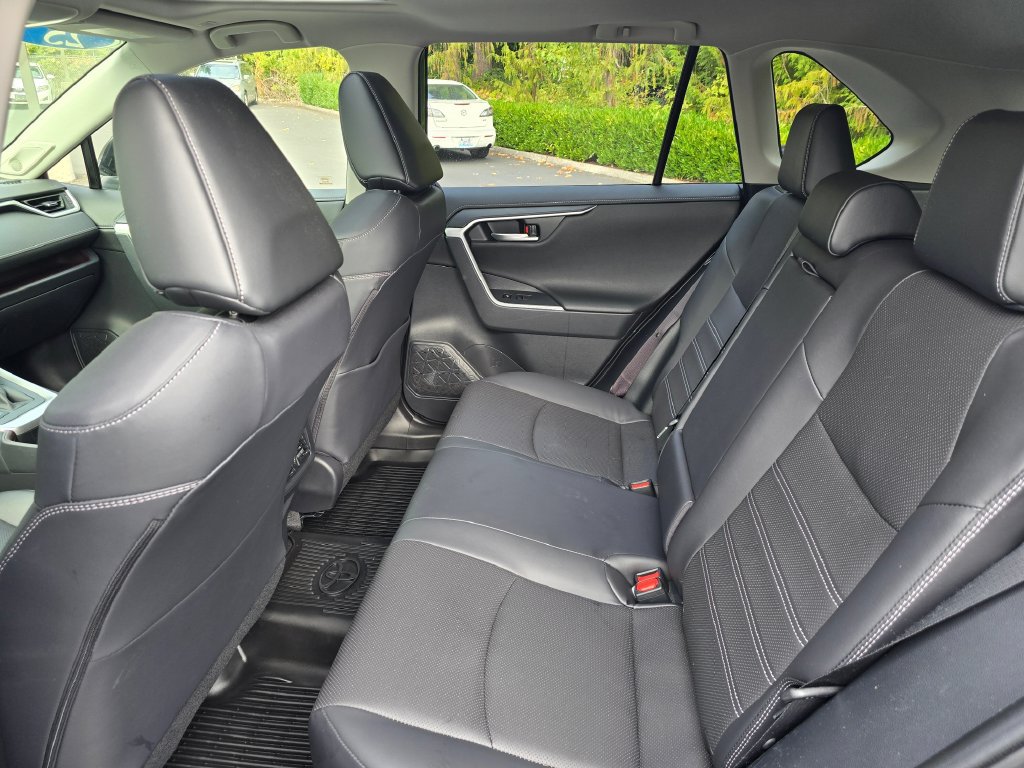 Used 2025 Toyota RAV4 Limited w/ Advanced Technology Package AWD/4WD image 9
