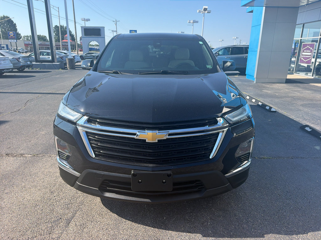 Used 2022 Chevrolet Traverse LS FWD image 2