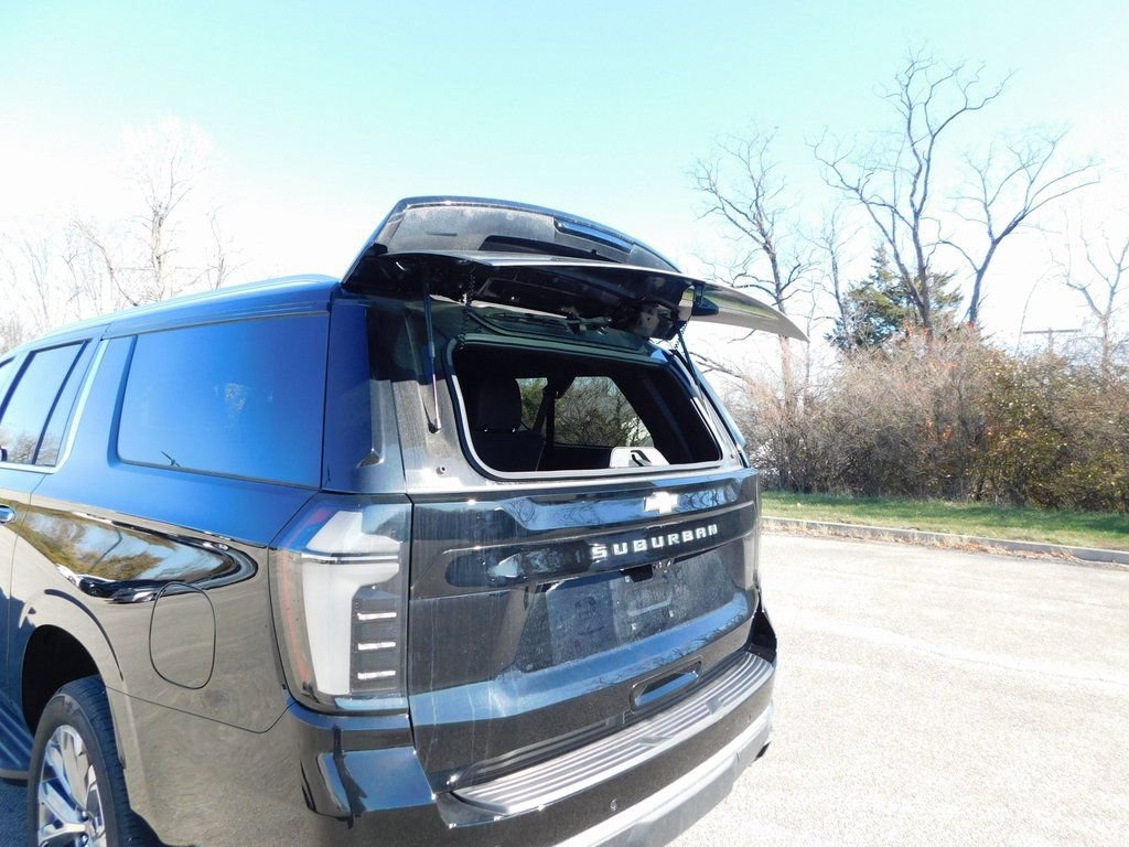New 2025 Chevrolet Suburban High Country image 24