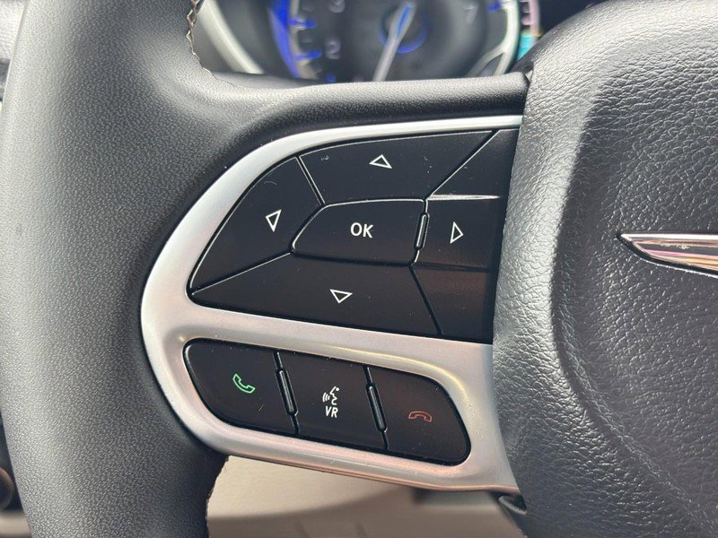 Used 2023 Chrysler Pacifica Touring-L FWD image 18