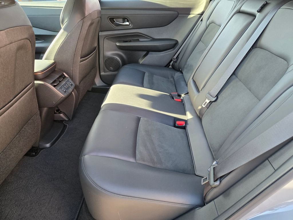 Used 2024 Nissan Ariya AWD image 13