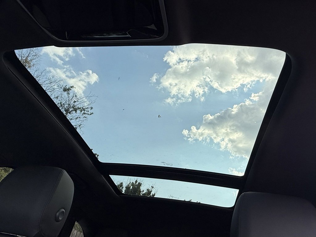 New 2026 Land Rover Range Rover Velar Dynamic SE image 28