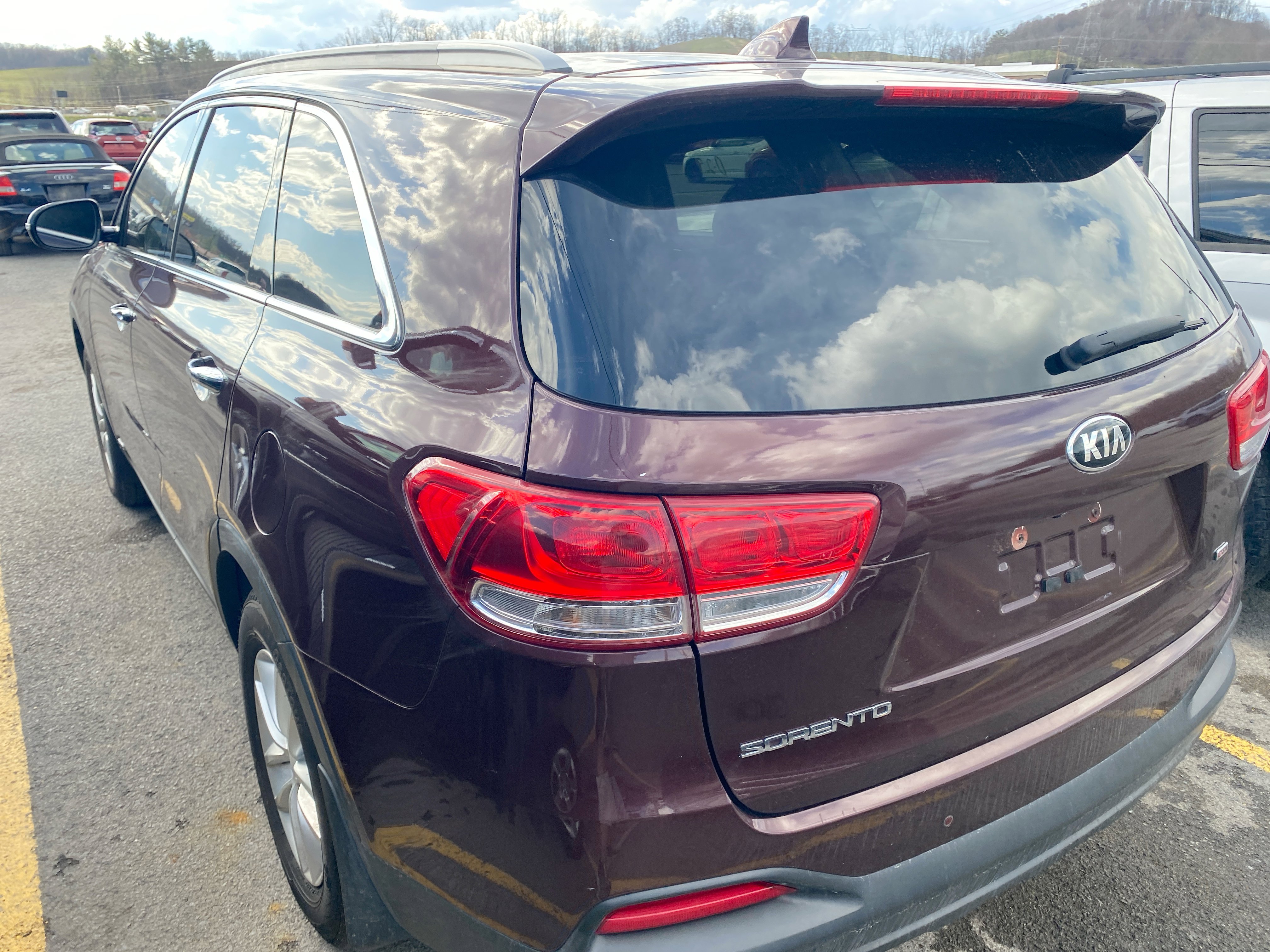 Used 2017 Kia Sorento LX w/ LX Convenience Package image 4