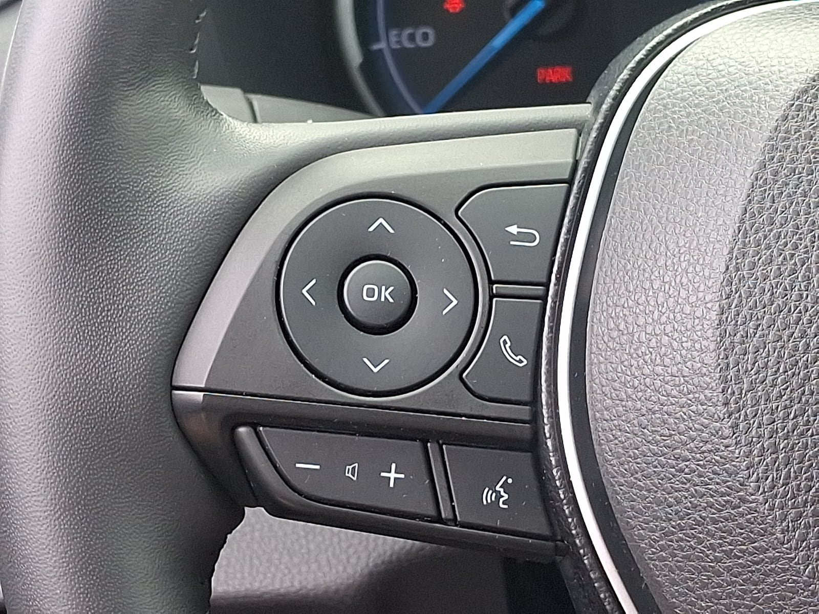 Used 2020 Toyota RAV4 Limited AWD/4WD image 23