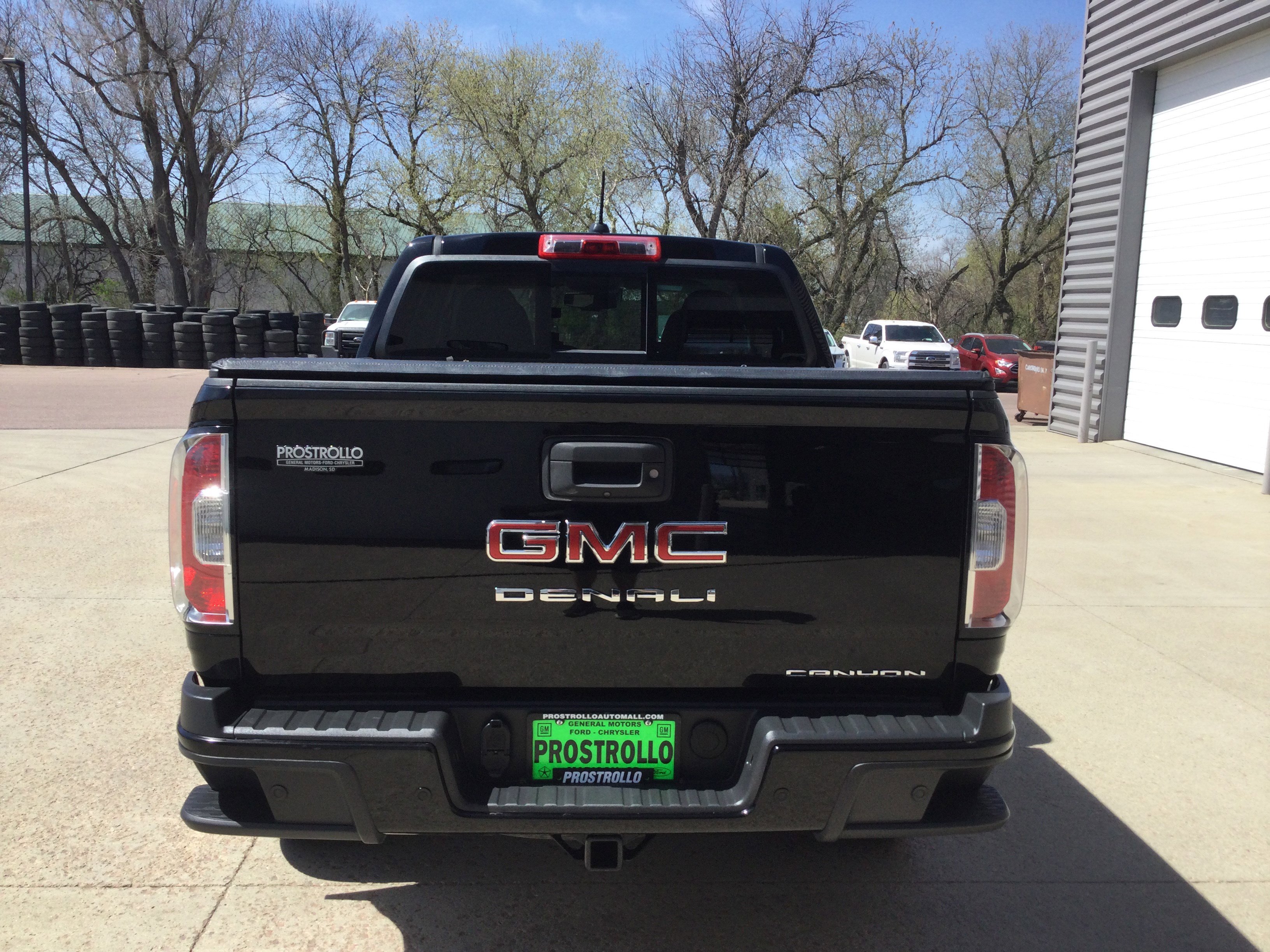 Used 2022 GMC Canyon Denali image 4