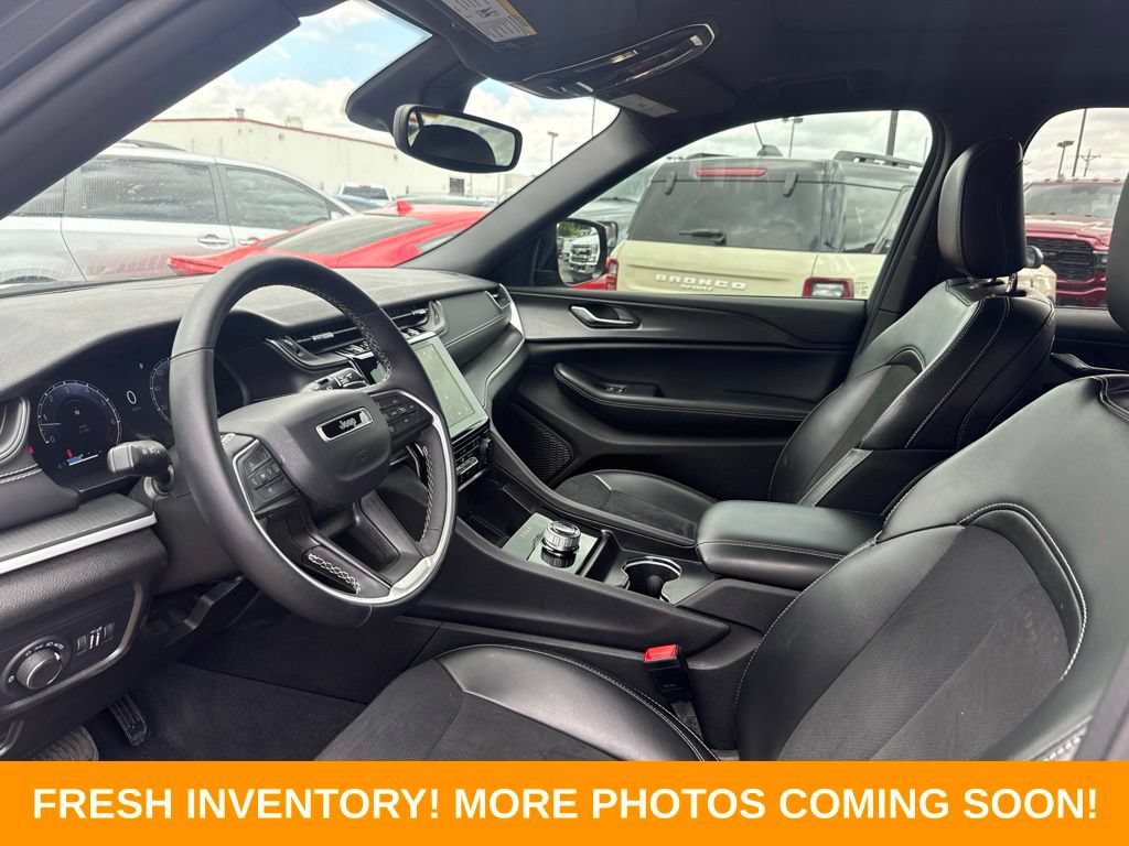 Used 2024 Jeep Grand Cherokee L Altitude RWD image 8