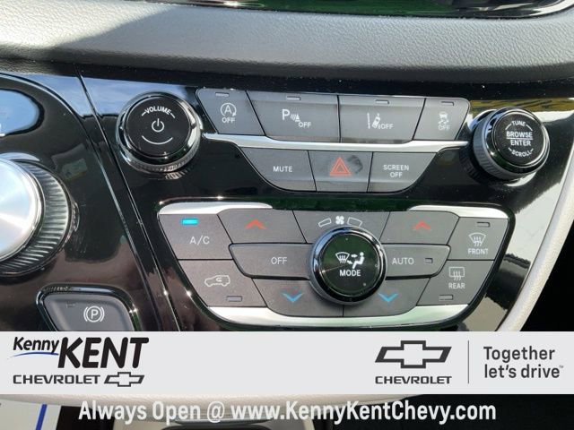 Used 2023 Chrysler Pacifica Touring-L image 31