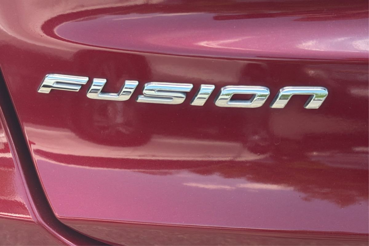 Used 2019 Ford Fusion SEL FWD image 26