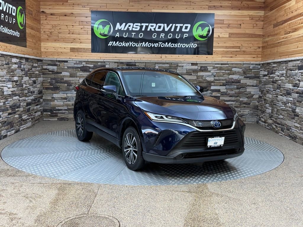 Used 2023 Toyota Venza LE image 2