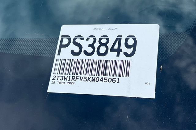 Used 2019 Toyota RAV4 XLE w/ Convenience Package FWD image 8