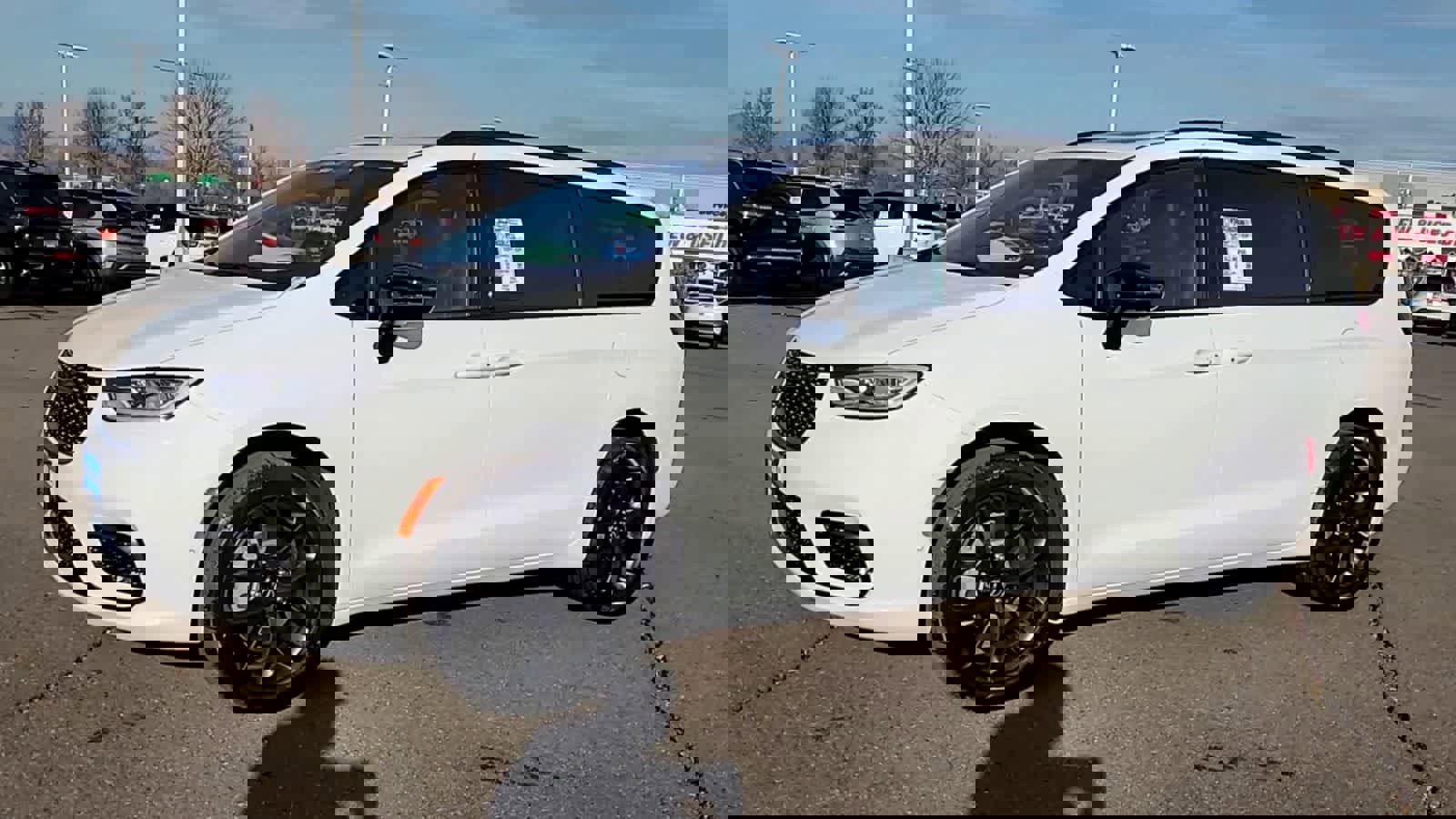 New 2026 Chrysler Pacifica Select image 4