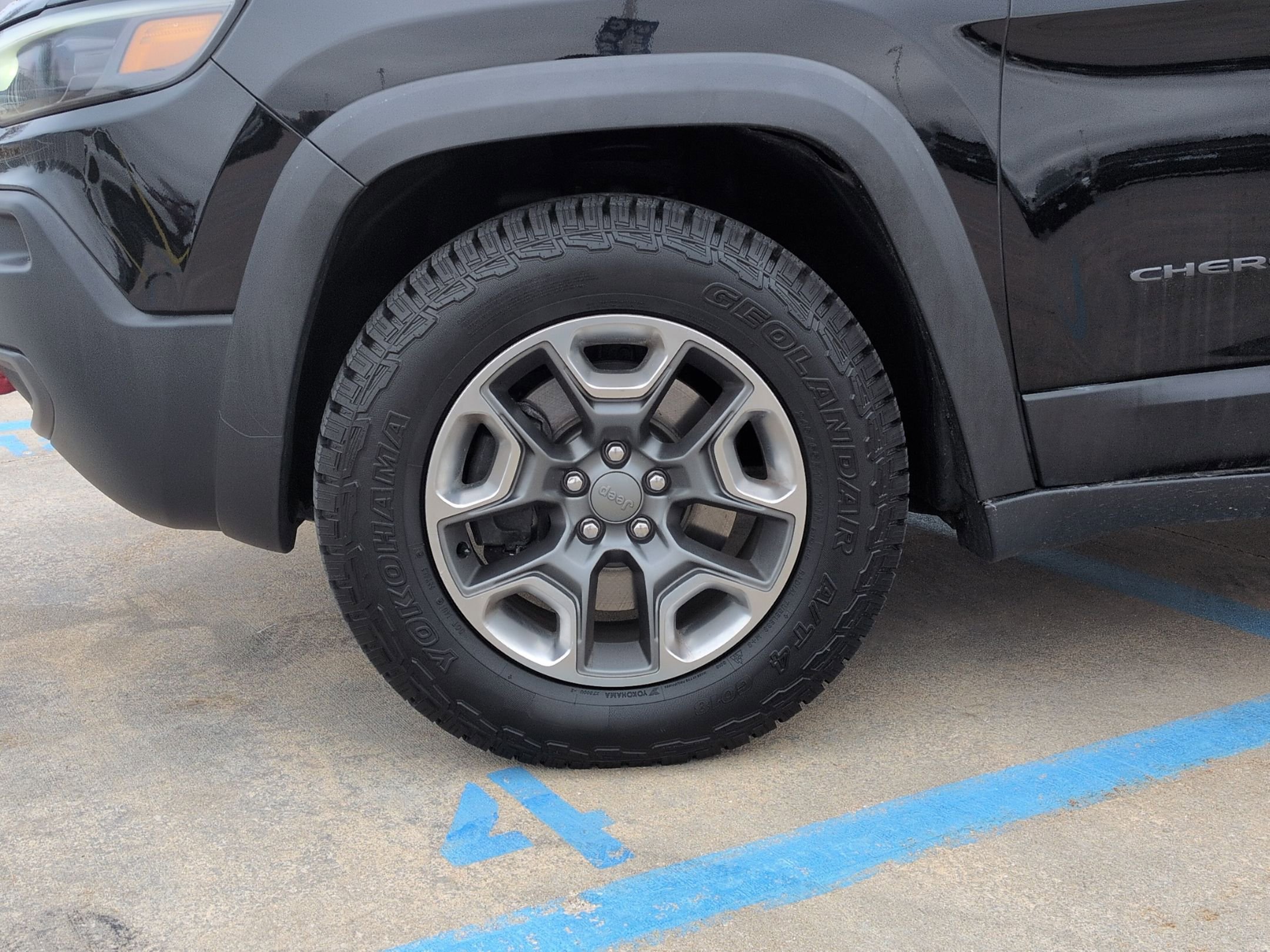 Used 2019 Jeep Cherokee Trailhawk w/ Comfort/Convenience Group image 34