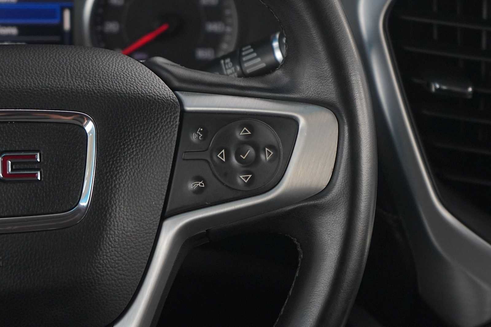 Used 2023 GMC Acadia SLT FWD image 18