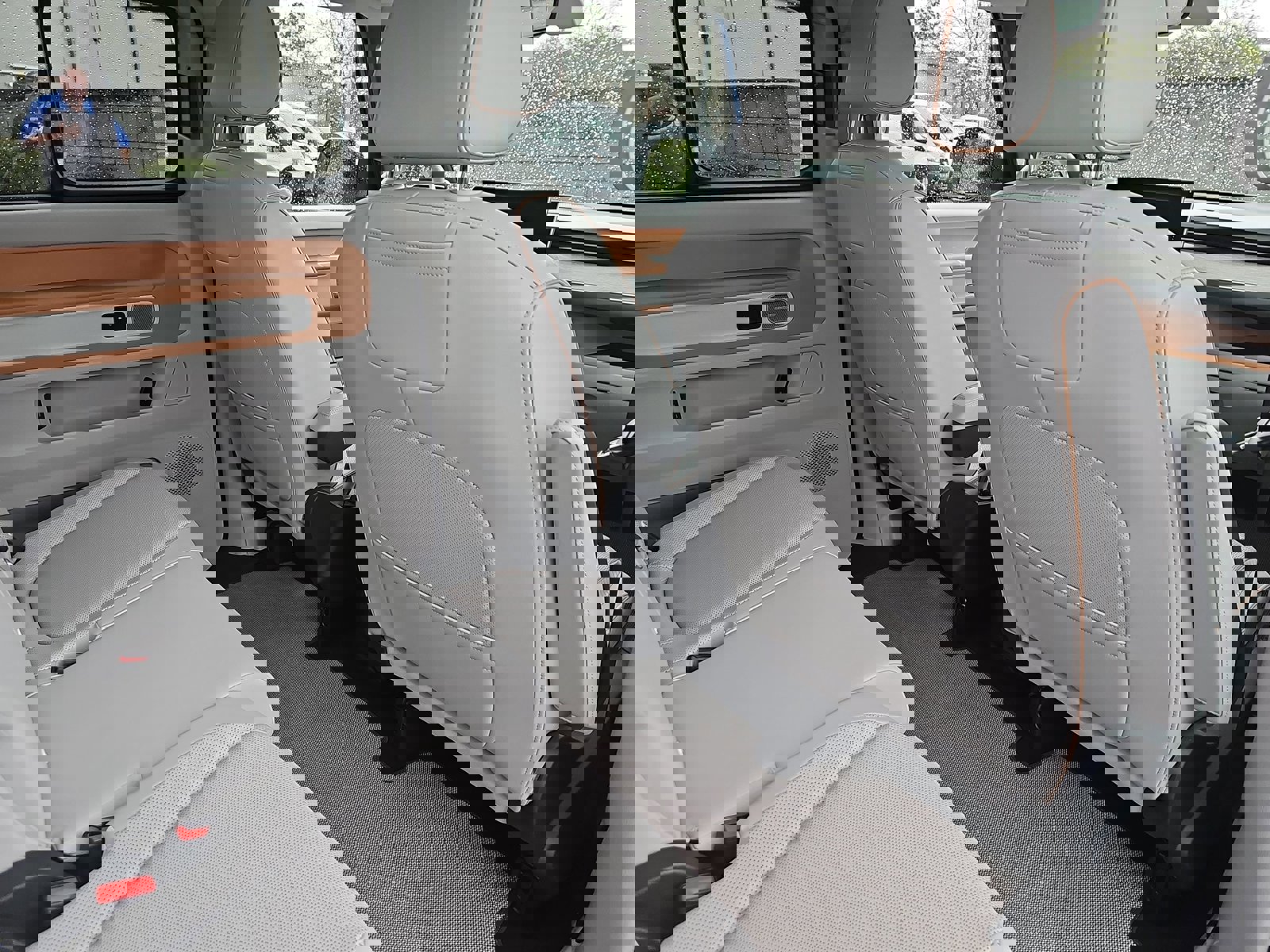 Used 2025 Volkswagen ID. Buzz 1st Edition image 10