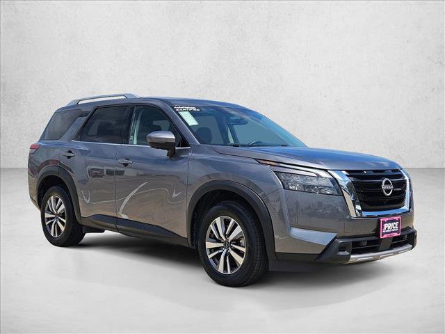 Used 2025 Nissan Pathfinder SL AWD/4WD image 3