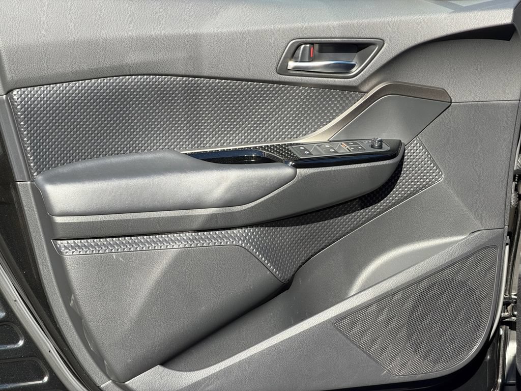 Used 2019 Toyota C-HR XLE FWD image 21