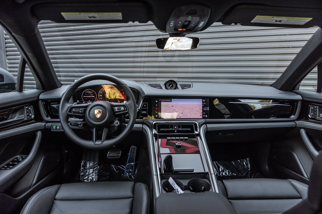 Used 2025 Porsche Panamera image 11