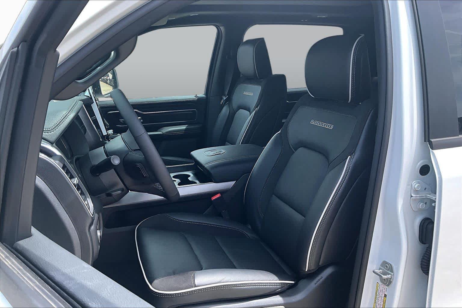 New 2026 RAM 1500 Laramie w/ Night Edition AWD/4WD image 9