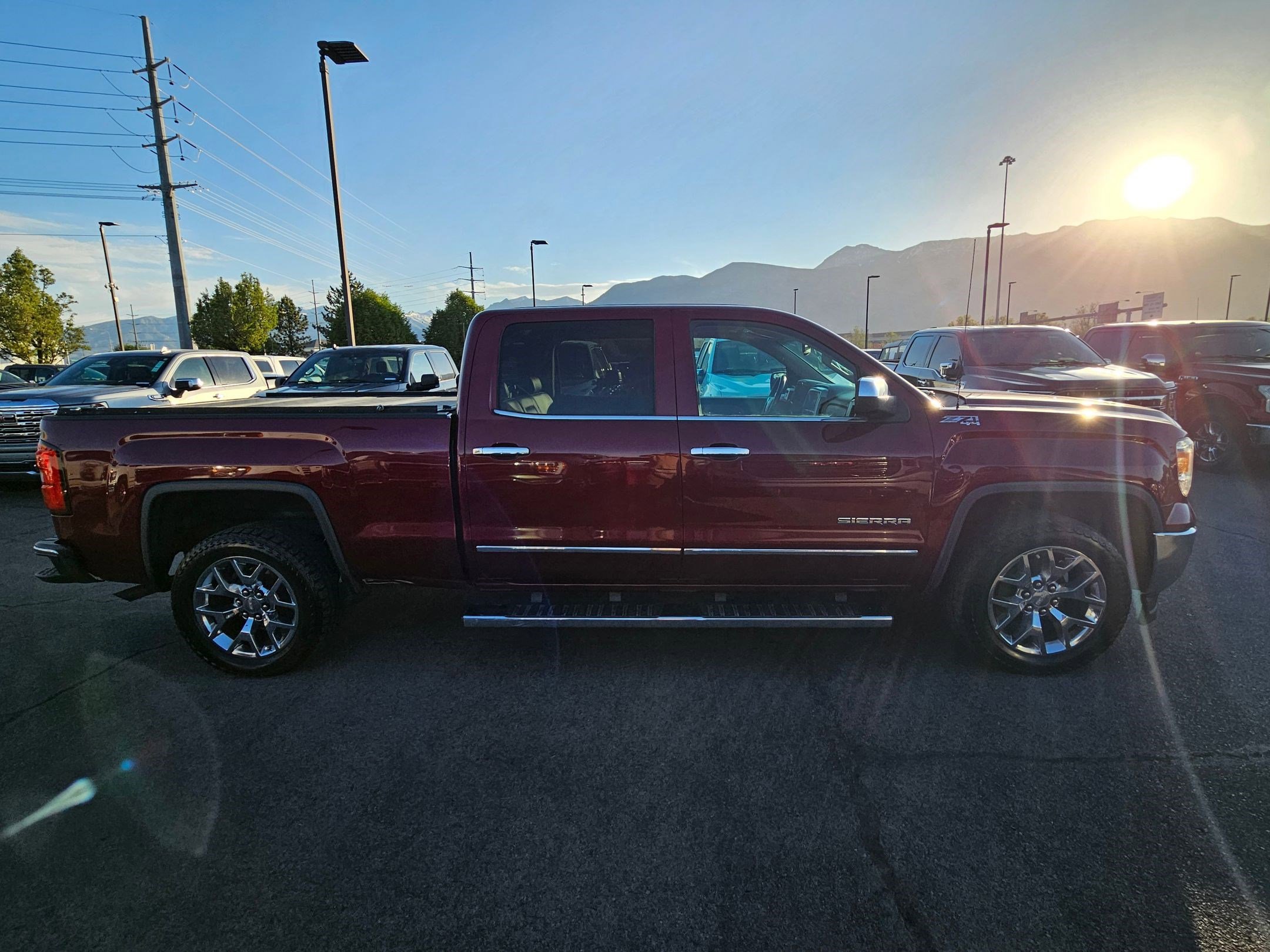 Used 2014 GMC Sierra 1500 SLT w/ SLT Crew Cab Value Package AWD/4WD image 2