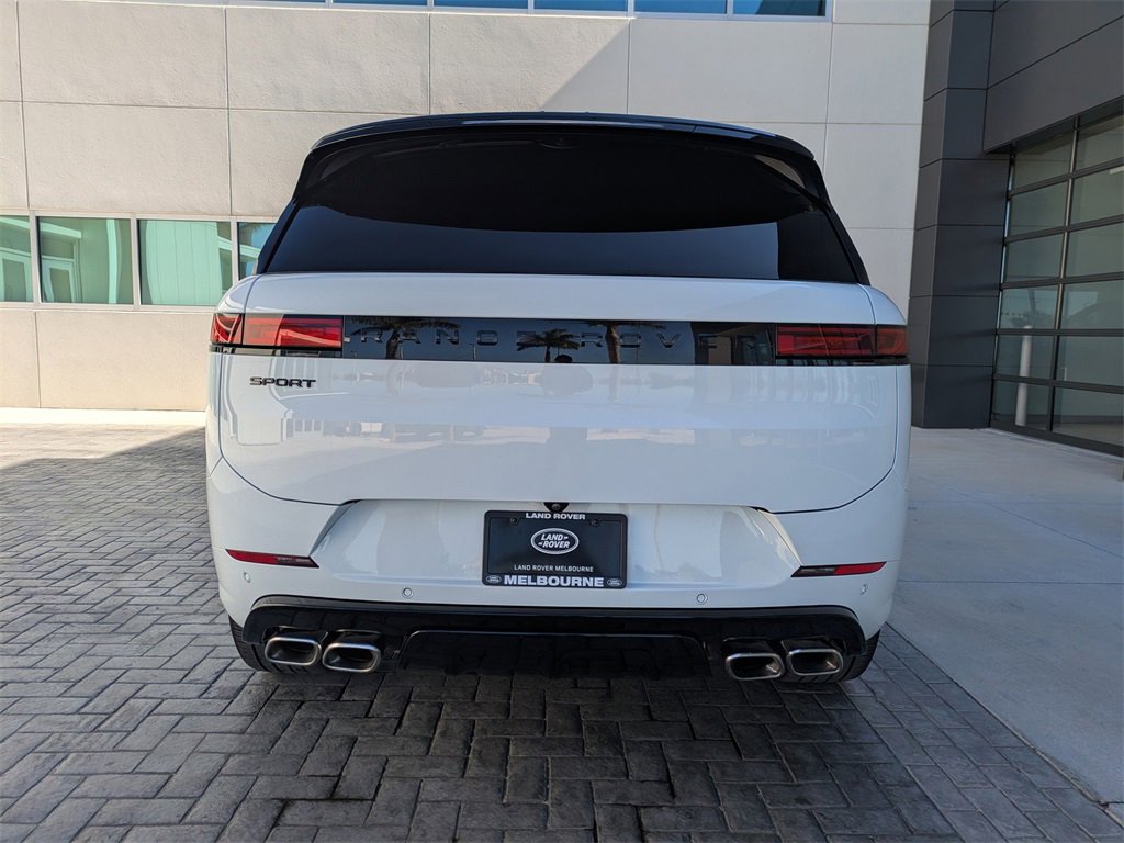 Used 2025 Land Rover Range Rover Sport Dynamic SE image 5