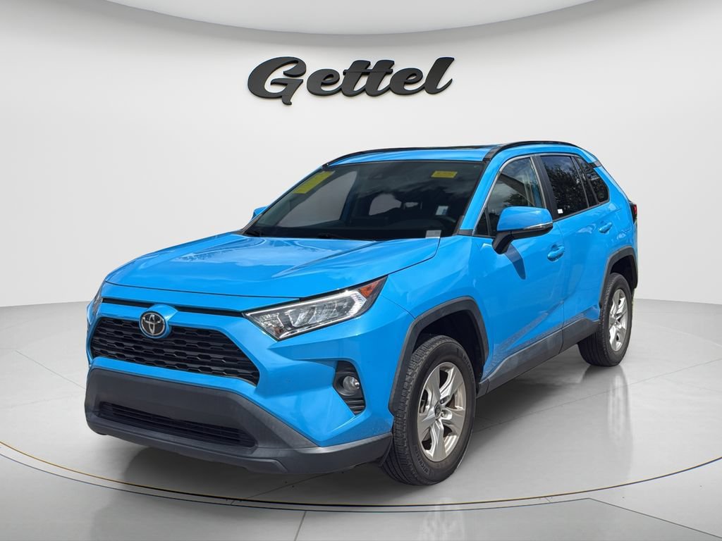 Used 2021 Toyota RAV4 XLE w/ Convenience Package FWD image 1