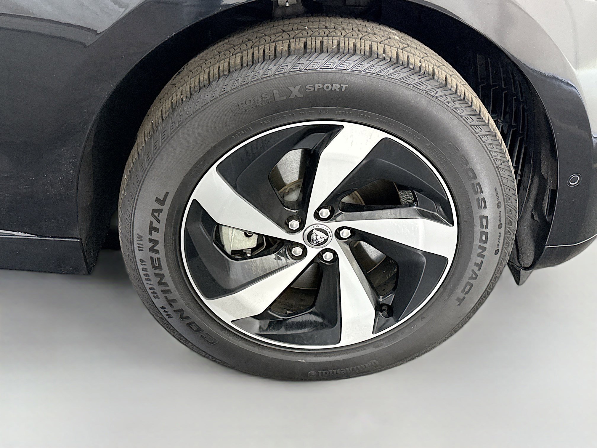 Used 2024 Jaguar F-PACE R-Dynamic S image 32