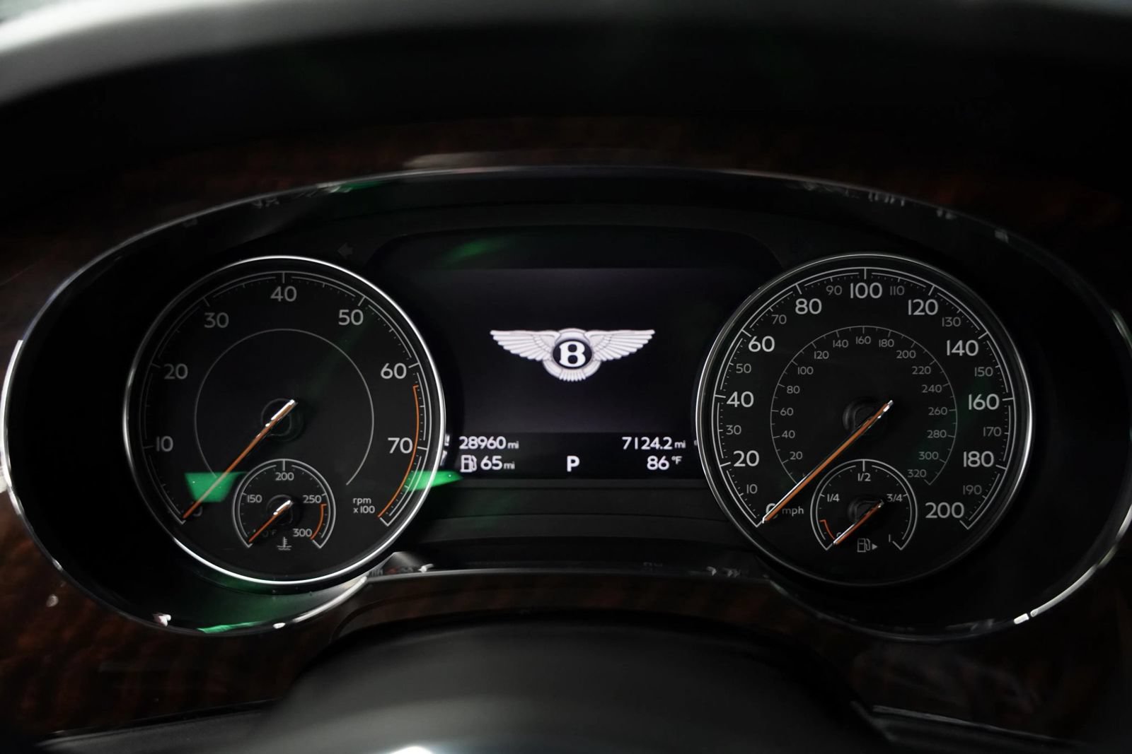 Used 2018 Bentley Bentayga Onyx Edition AWD/4WD image 40