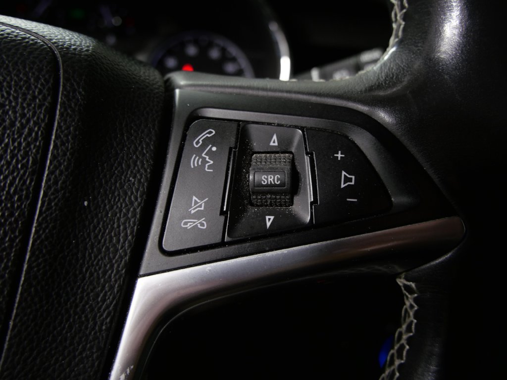 Used 2019 Buick Encore Essence FWD image 19