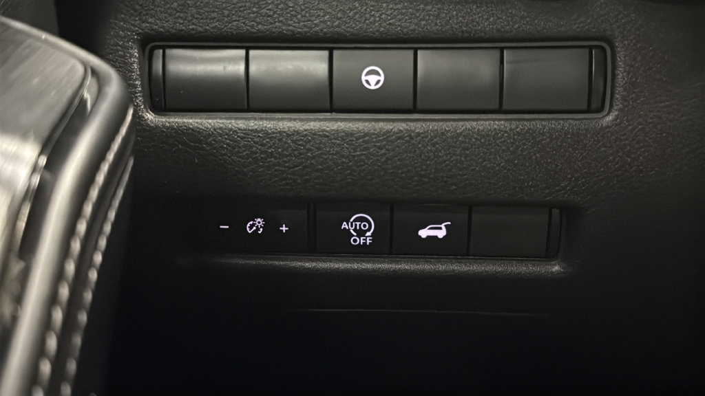 Used 2025 Nissan Rogue SL AWD/4WD image 29