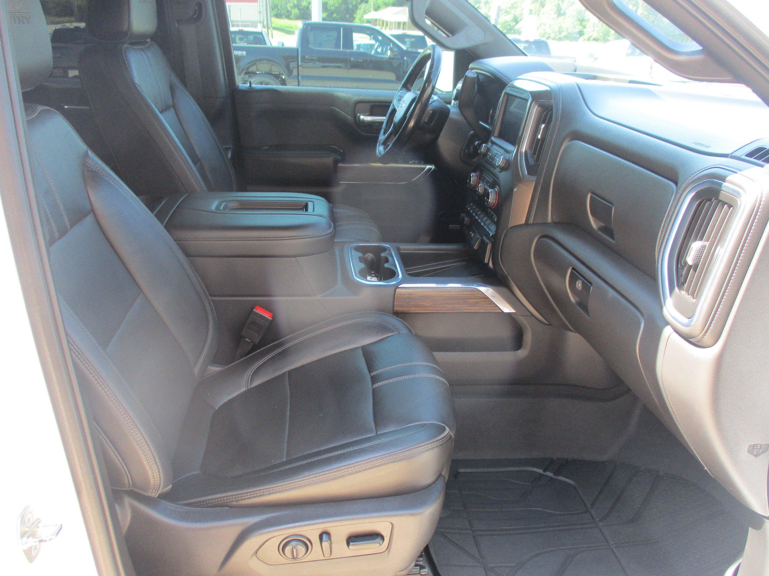 Used 2020 Chevrolet Silverado 1500 High Country w/ Technology Package AWD/4WD image 10