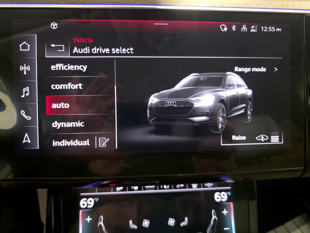 Used 2024 Audi Q8 e-tron Prestige w/ Prestige Package AWD/4WD image 29