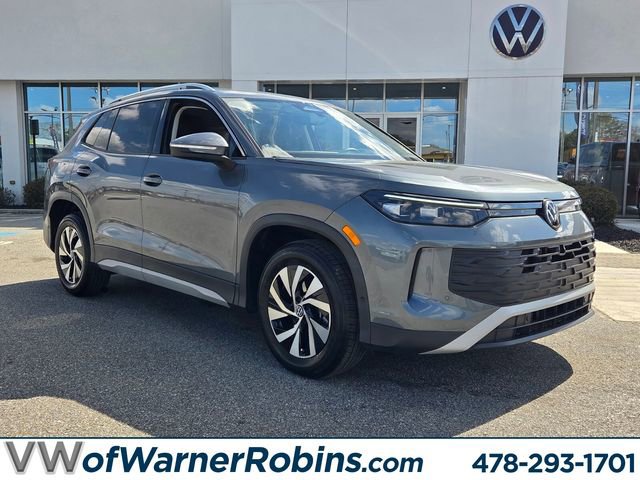 Used 2025 Volkswagen Tiguan S image 1