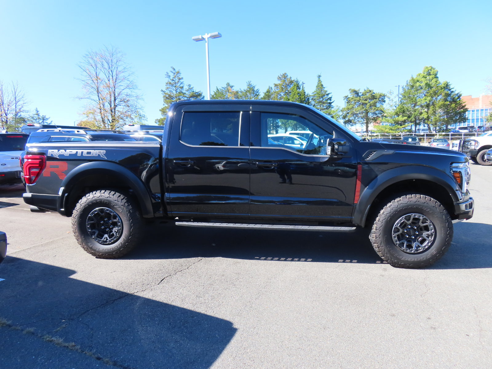 Certified 2025 Ford F150 Raptor w/ Equipment Group 803A Raptor R AWD/4WD image 4
