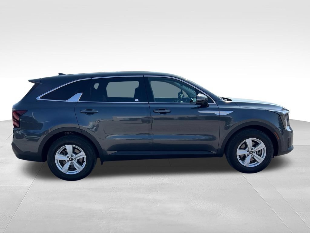 Used 2024 Kia Sorento LX FWD image 6