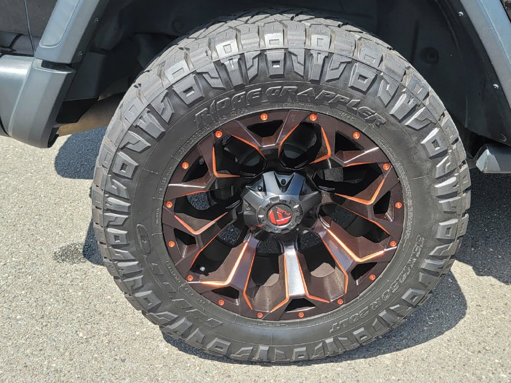Used 2018 Jeep Wrangler Unlimited Rubicon w/ Dual Top Group AWD/4WD image 11