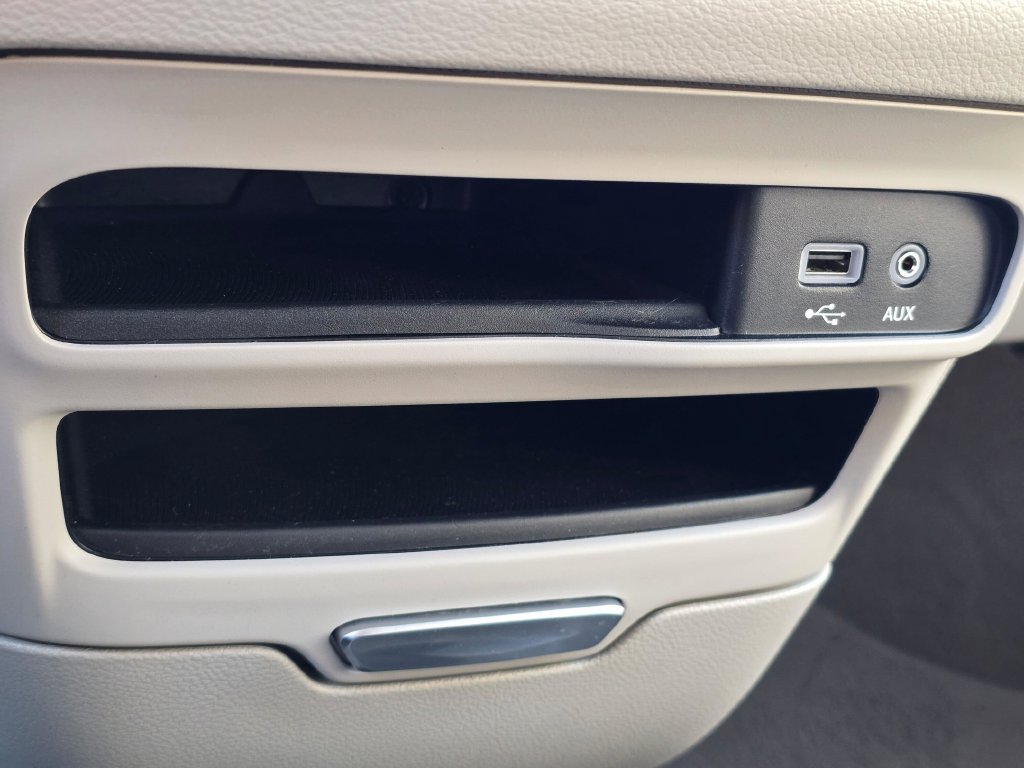 Used 2020 Chrysler Pacifica Touring w/ Tire & Wheel Group FWD image 26