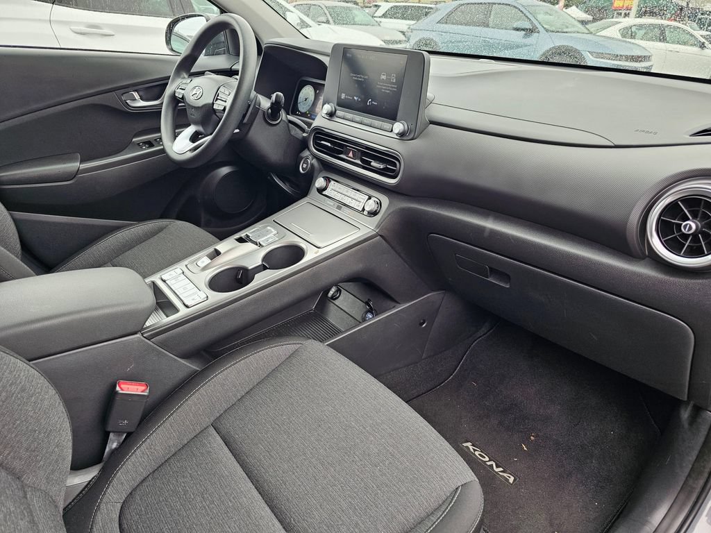 Used 2023 Hyundai Kona SE FWD image 11