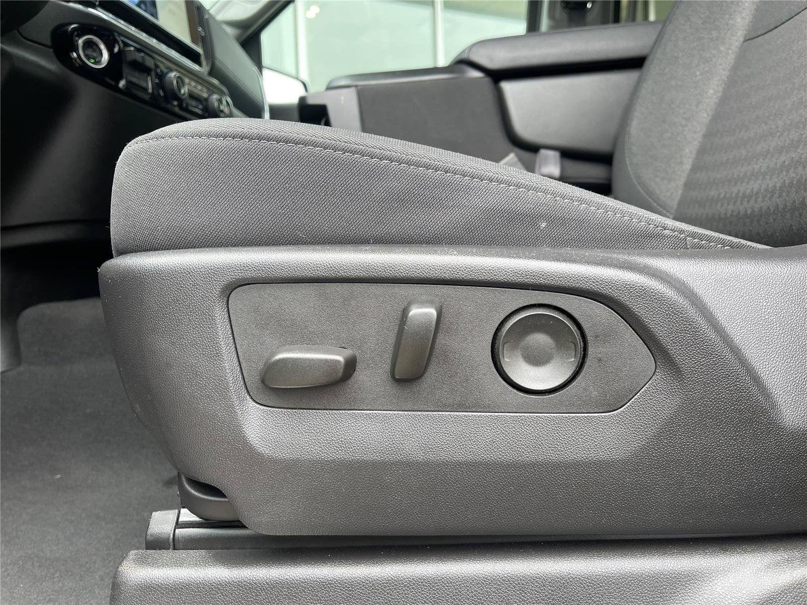 Used 2025 Chevrolet Silverado 1500 LT AWD/4WD image 19
