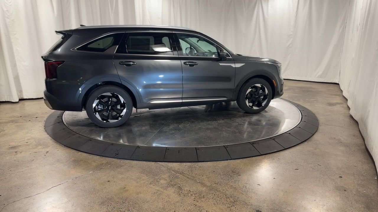 Certified 2025 Kia Sorento EX w/ EX Panoramic Sunroof Package image 13