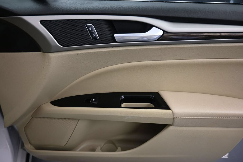 Used 2015 Ford Fusion SE w/ Equipment Group 502A FWD image 37